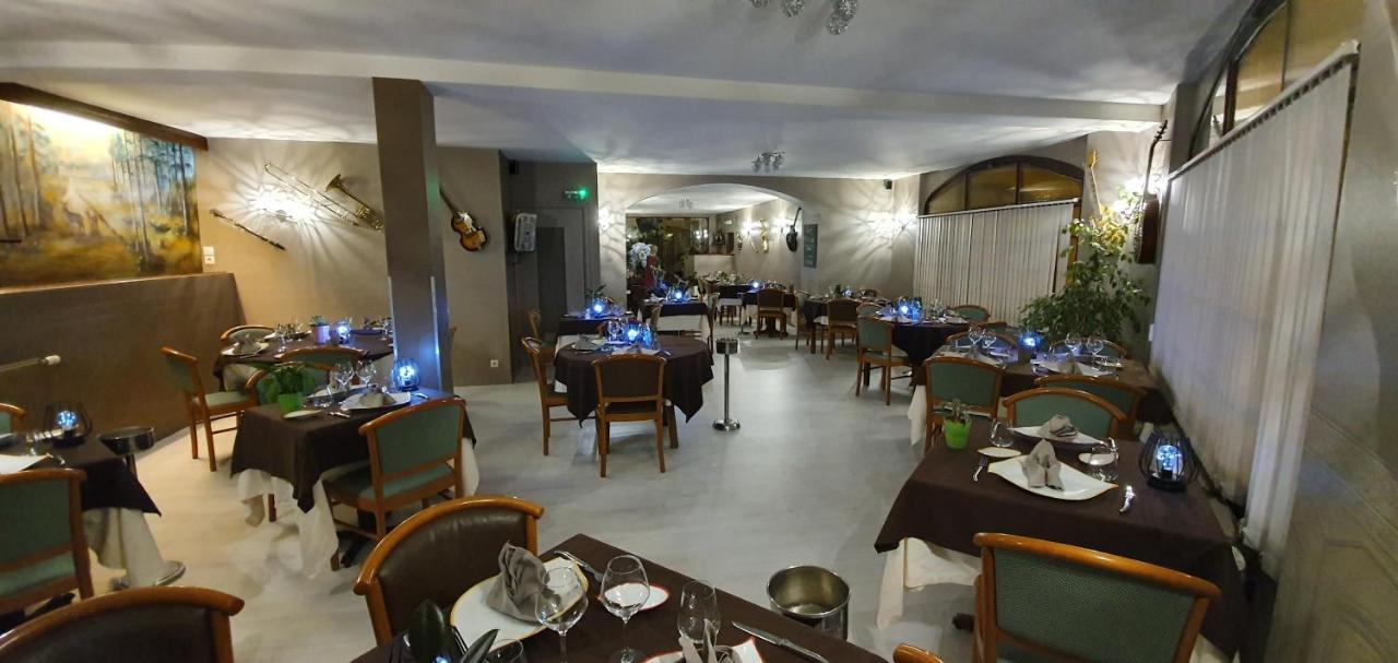 Logis Hotel Saint-Hubert กูร์-เชอแวร์นี ภายนอก รูปภาพ