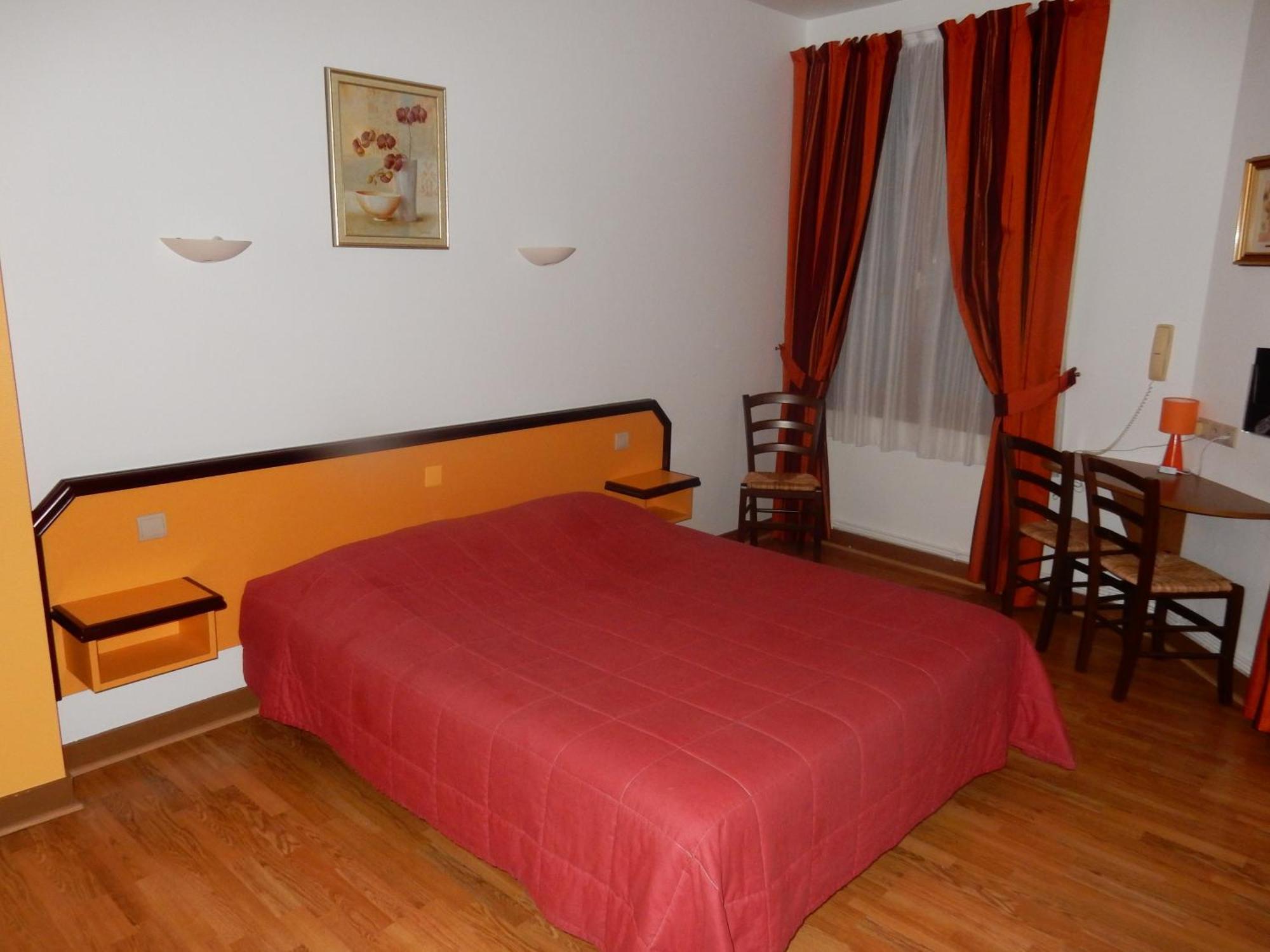 Logis Hotel Saint-Hubert กูร์-เชอแวร์นี ห้อง รูปภาพ