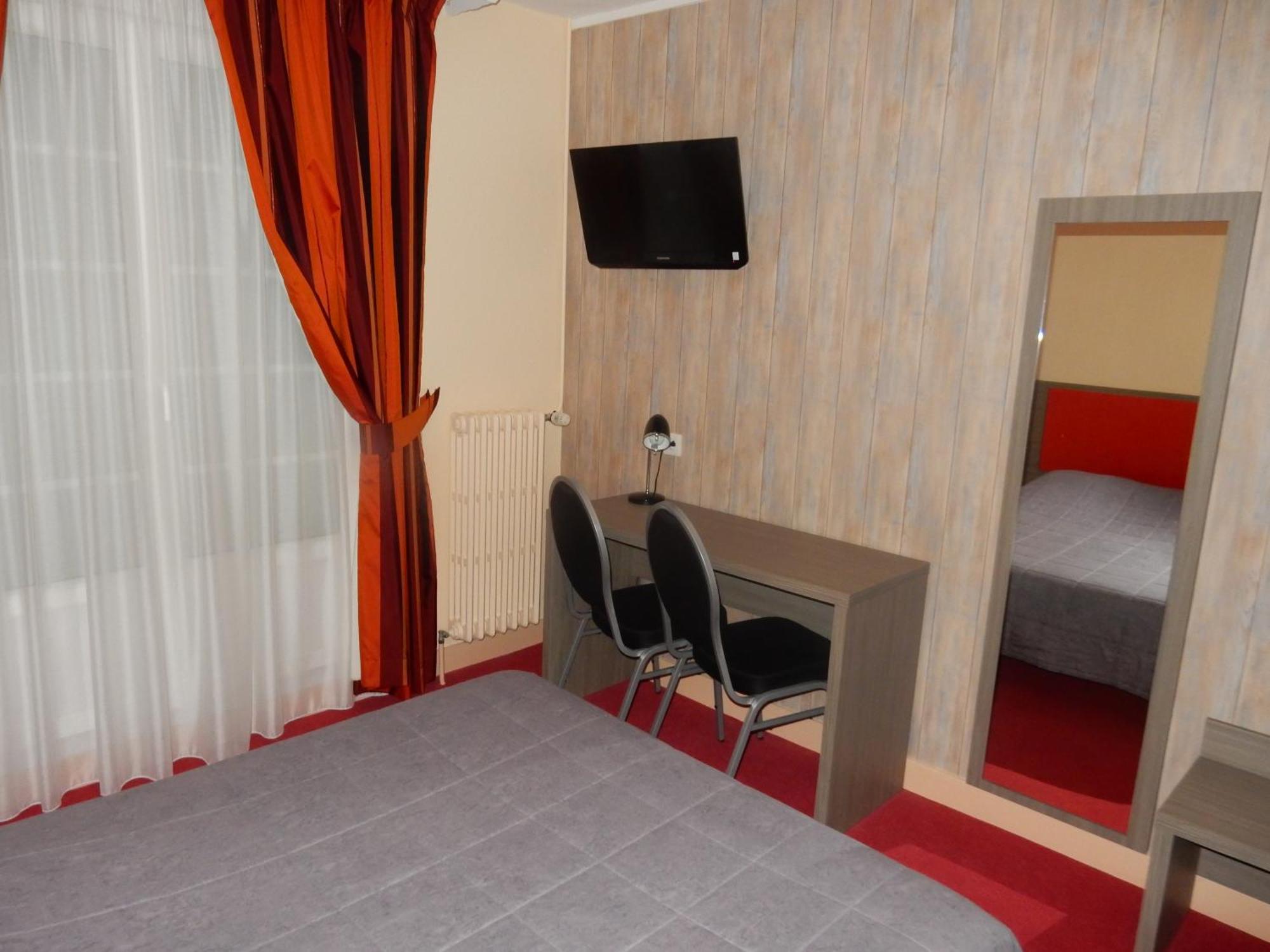Logis Hotel Saint-Hubert กูร์-เชอแวร์นี ห้อง รูปภาพ