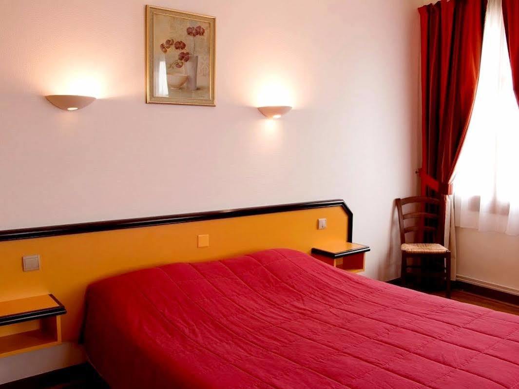 Logis Hotel Saint-Hubert กูร์-เชอแวร์นี ภายนอก รูปภาพ