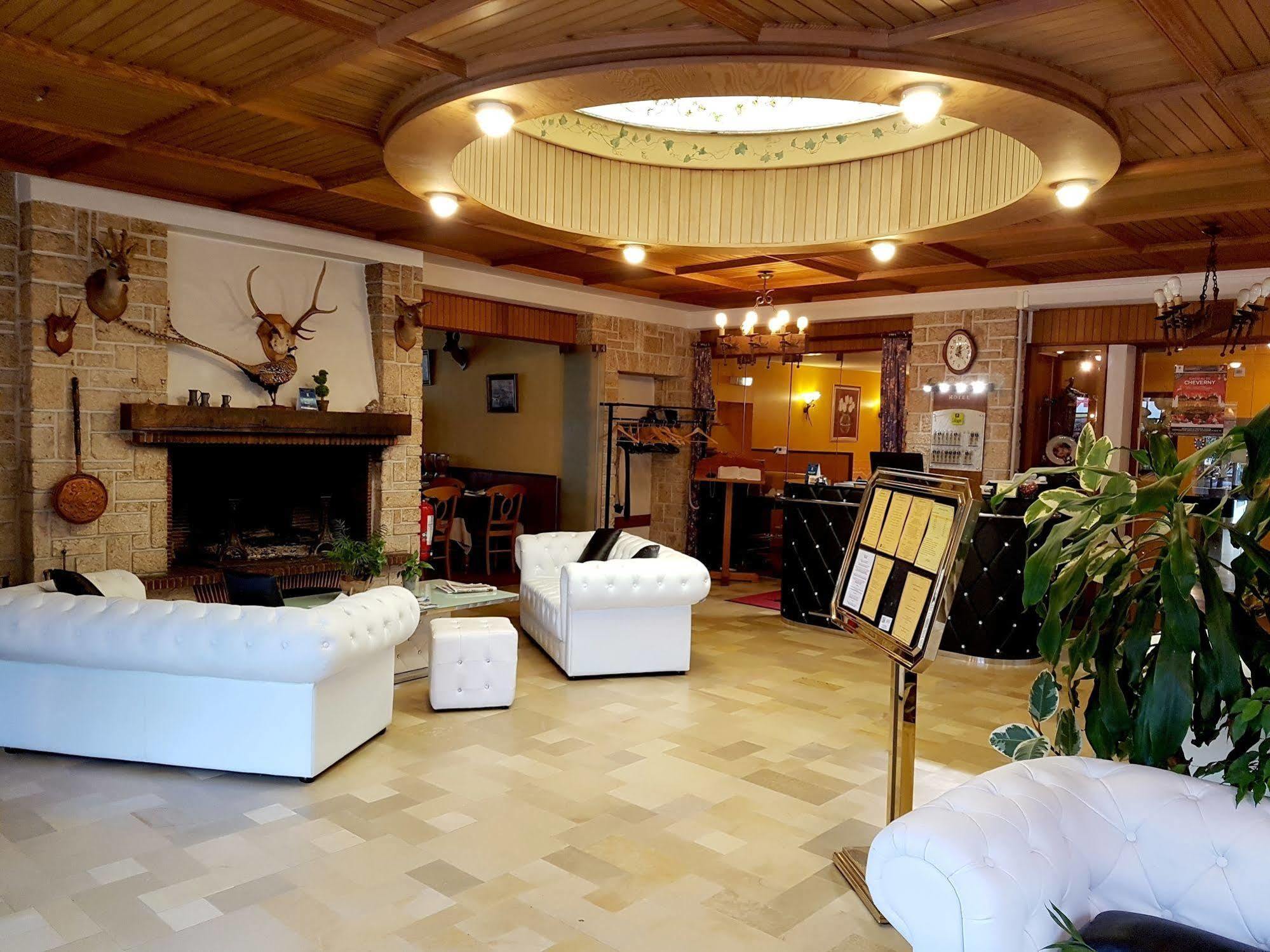 Logis Hotel Saint-Hubert กูร์-เชอแวร์นี ภายนอก รูปภาพ